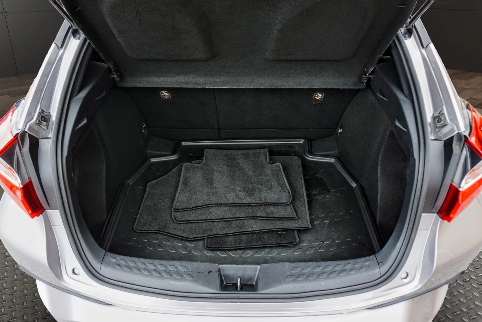 Toyota C-HR 1.8H LOUNGE E-CVT | Mobile.bg   15