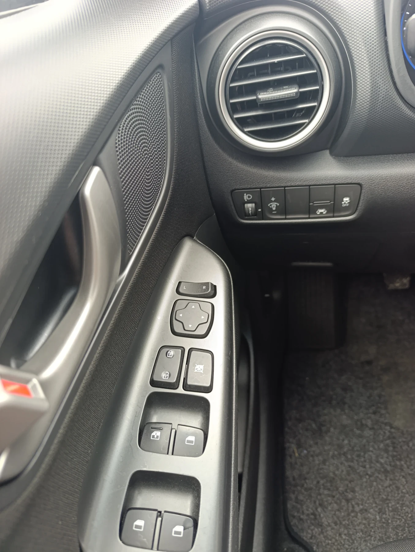 Hyundai Kona 1.0 бензин, ОБСЛУЖЕНА, снимка 5 - Автомобили и джипове - 53953479