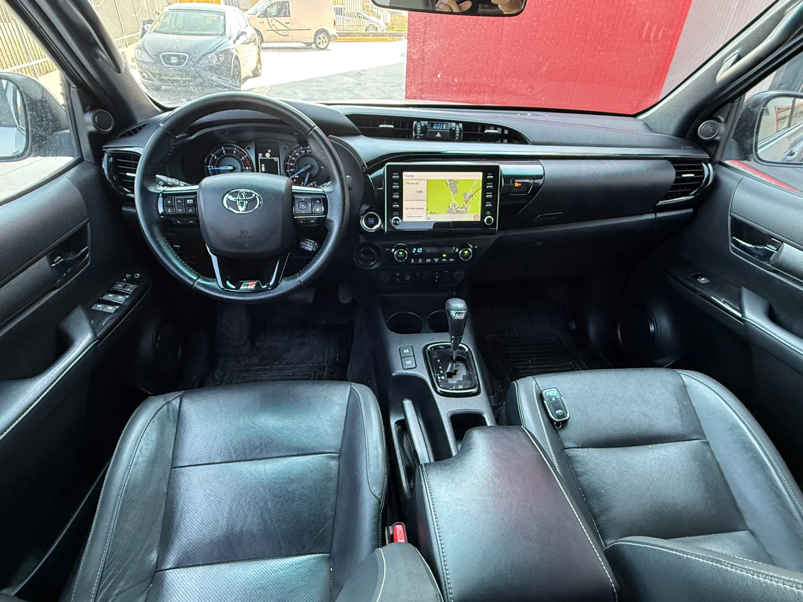 Toyota Hilux 2.8d 204k.c. AVTOMATIK GR FULL, снимка 10 - Автомобили и джипове - 55616377