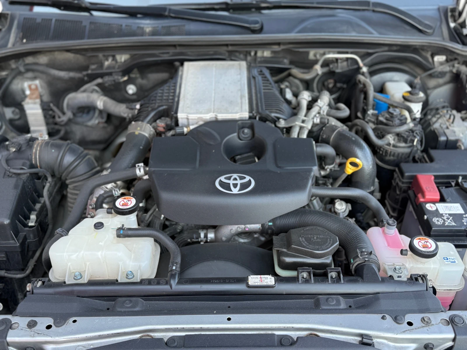 Toyota Hilux 2.8d 204k.c. AVTOMATIK GR FULL, снимка 14 - Автомобили и джипове - 55616377