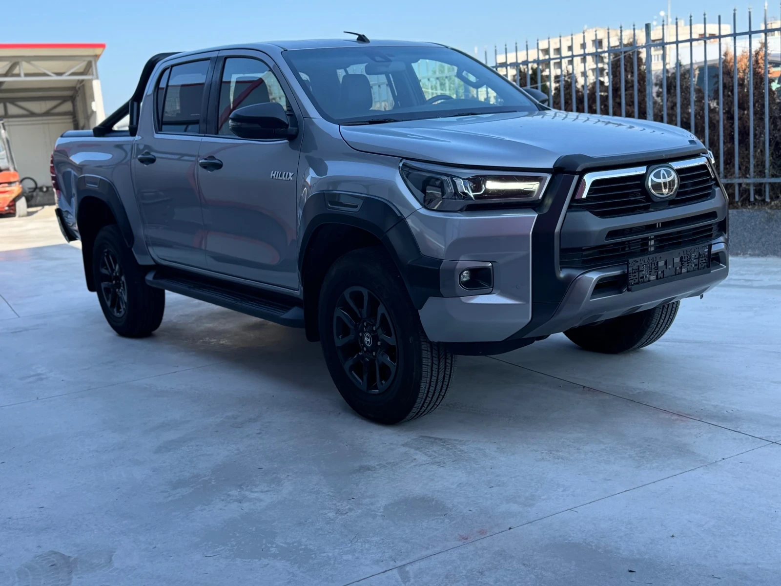 Toyota Hilux 2.8d 204k.c. AVTOMATIK GR FULL, снимка 3 - Автомобили и джипове - 55616377