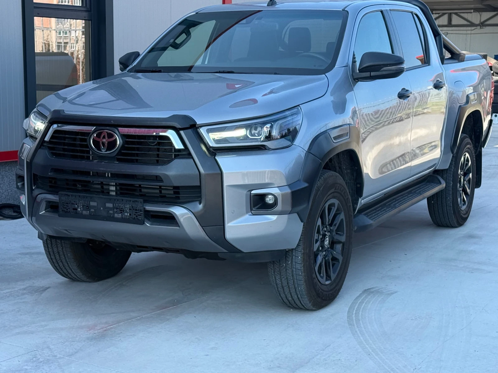 Toyota Hilux 2.8d 204k.c. AVTOMATIK GR FULL, снимка 4 - Автомобили и джипове - 55616377