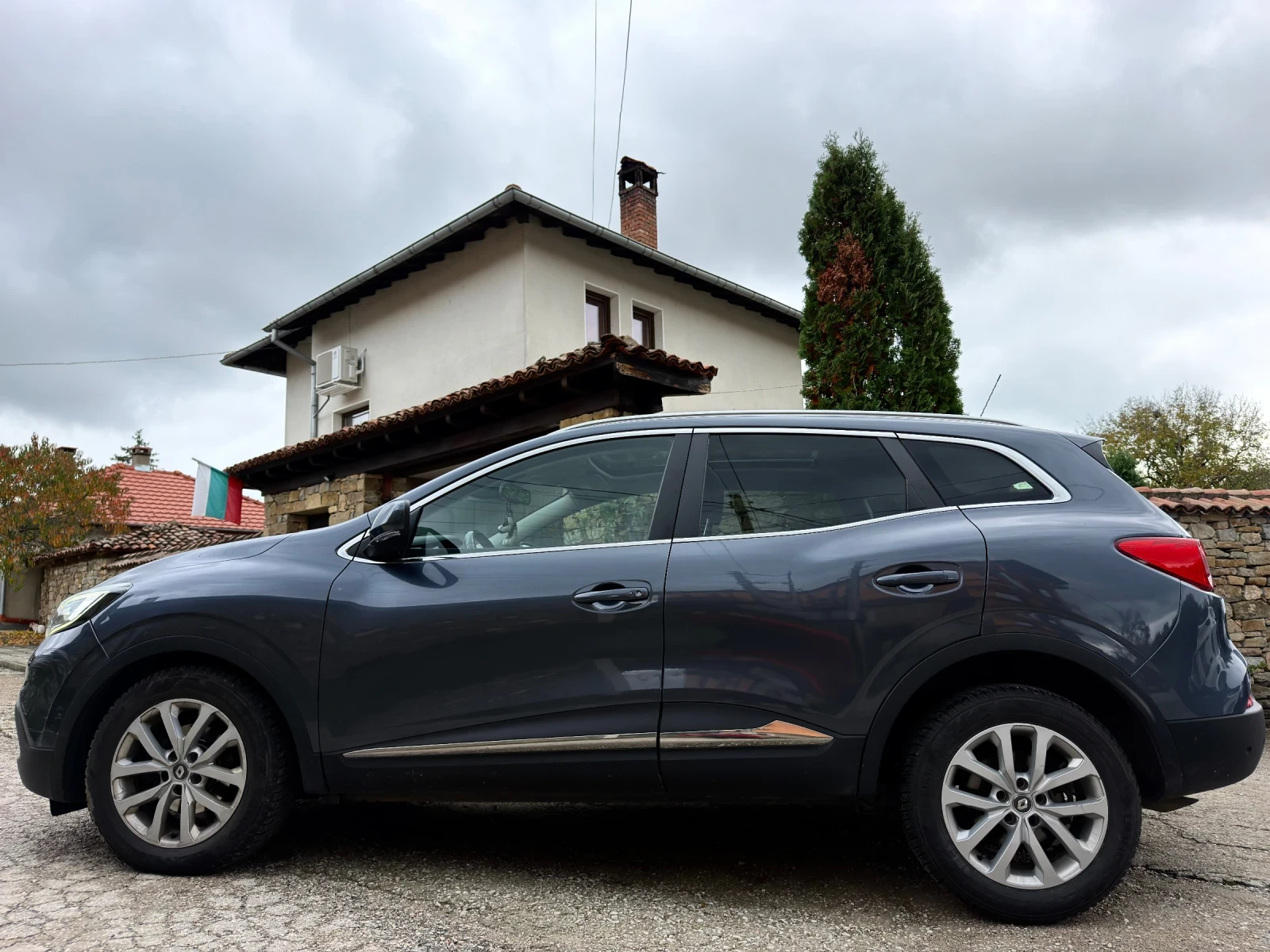 Renault Kadjar 1.5 DCI   Panorama  LED   FULL, снимка 2 - Автомобили и джипове - 56746643
