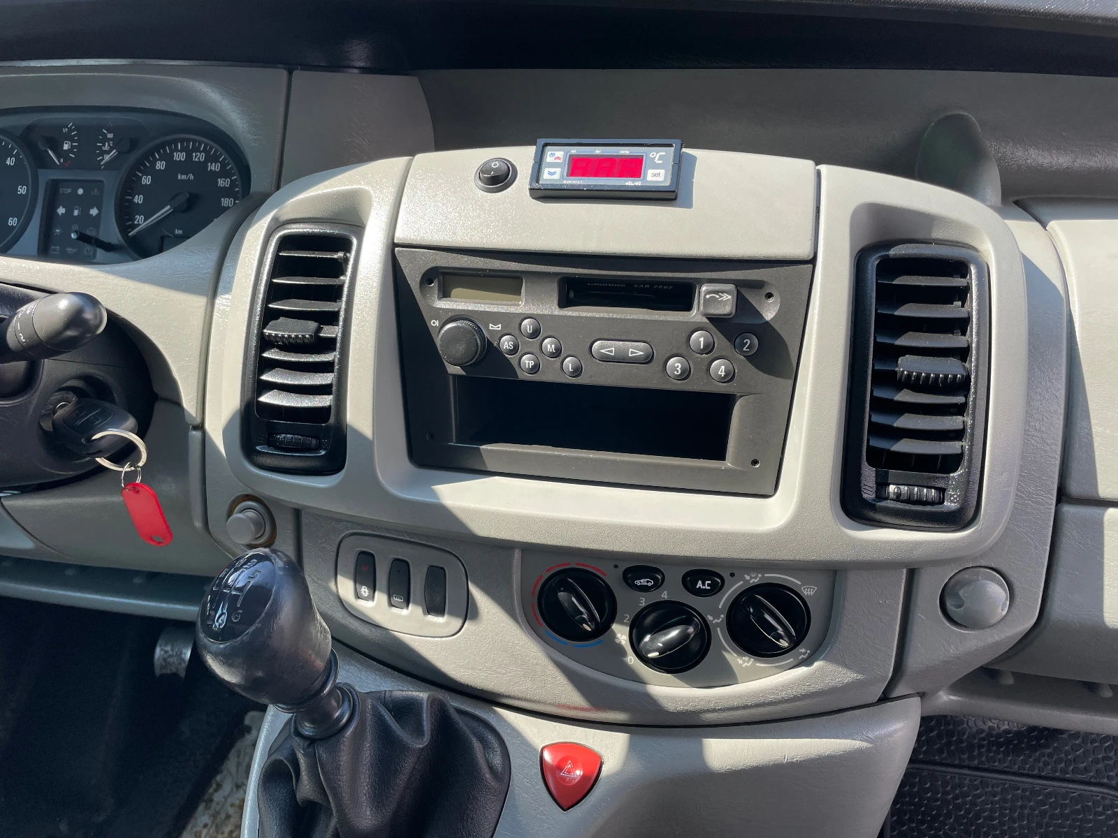 Renault Trafic 1.9 DCi // КЛИМАТИК// ХЛАДИЛЕН // - изображение 9