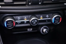 Alfa Romeo Giulia 2.0-TURBO/280HP/VELOCE/ACC/AT8/MEMORY/558v - 67199 лв. - 83000941 16
