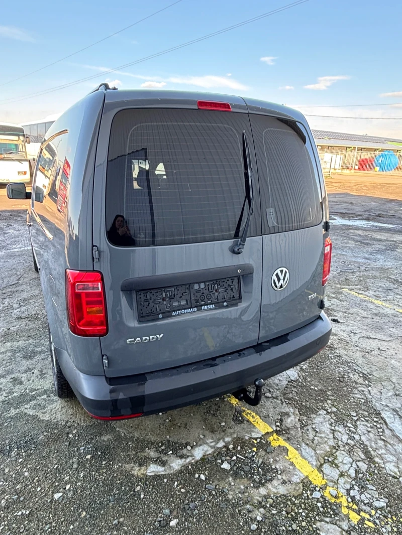 VW Caddy 1.6 Maxi, снимка 6 - Автомобили и джипове - 48634236