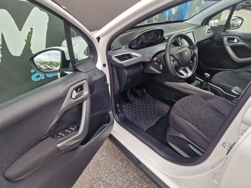 Peugeot 2008 1.2i Facelift, снимка 8 - Автомобили и джипове - 48484334