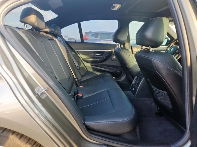 BMW 340 B58* Harman Kardon* Подгреви* Комфорт салон, снимка 10 - Автомобили и джипове - 52836857