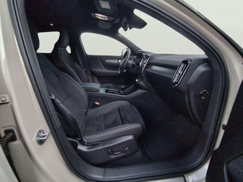 Volvo C40 Twin motor, снимка 9 - Автомобили и джипове - 53268843