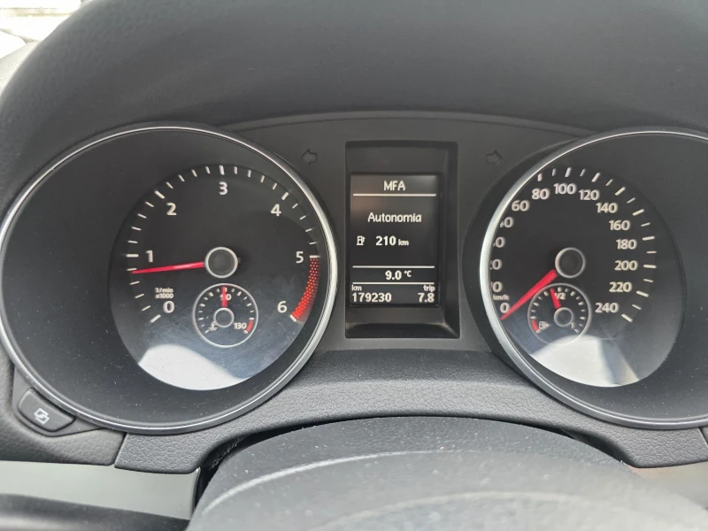 VW Golf, снимка 8 - Автомобили и джипове - 53537575