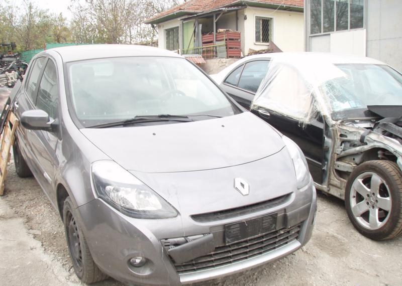 Renault Clio, снимка 1 - Автомобили и джипове - 6041320
