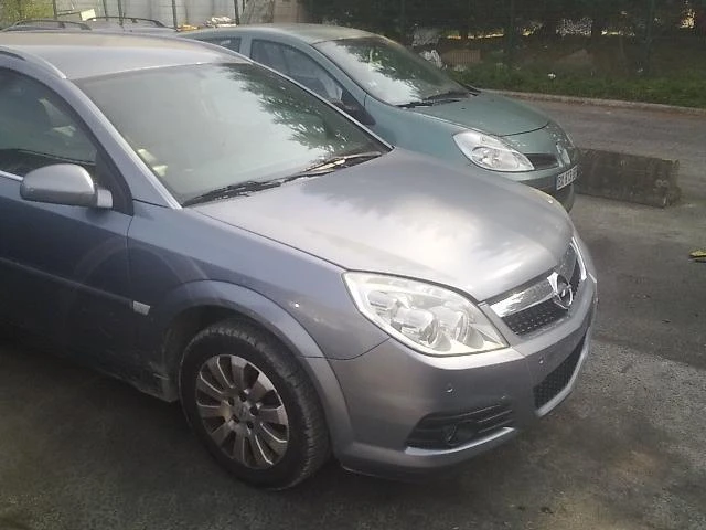 Opel Vectra 1.9 CDTI, снимка 2 - Автомобили и джипове - 21582332