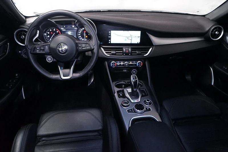 Alfa Romeo Giulia 2.0-TURBO/280HP/VELOCE/ACC/AT8/MEMORY/558v - изображение 9