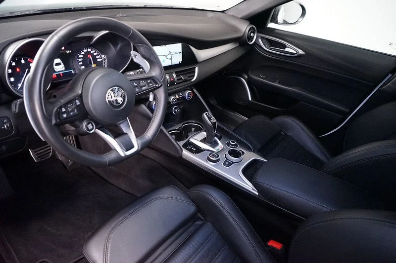 Alfa Romeo Giulia 2.0-TURBO/280HP/VELOCE/ACC/AT8/MEMORY/558v - изображение 8