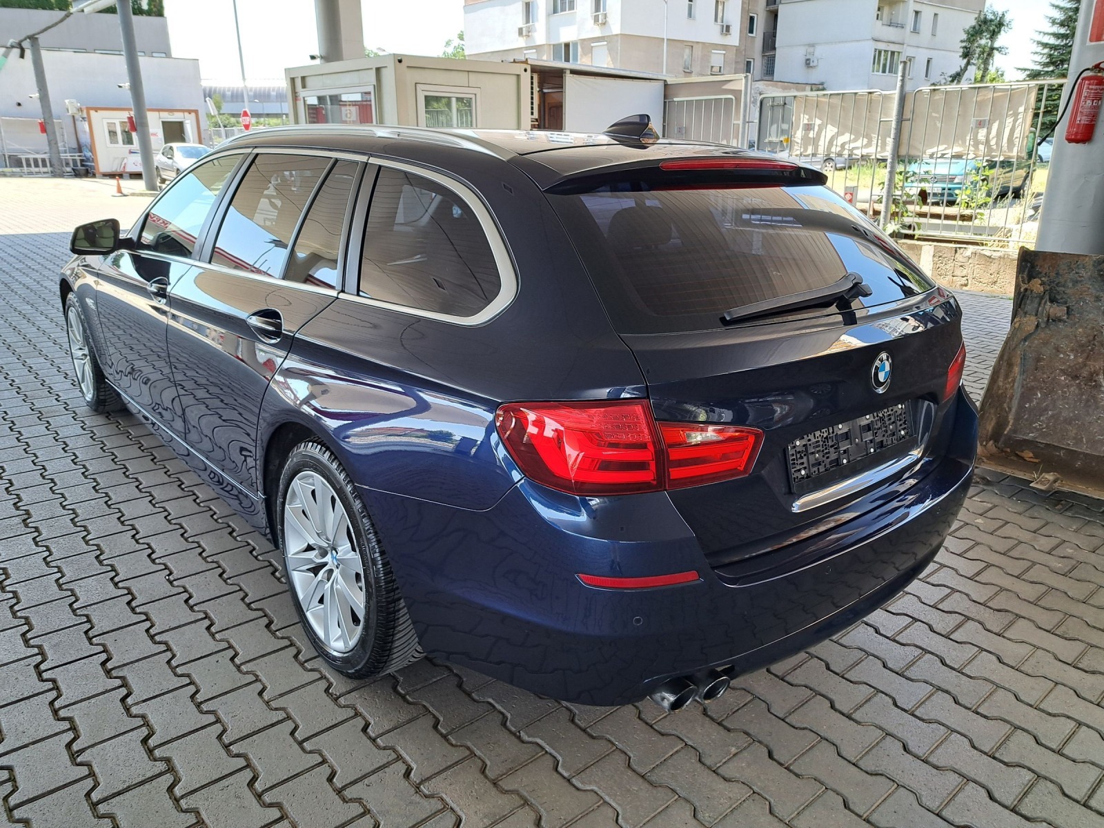 BMW 525 2.5D 218ps.X-DRIVE ITALIA - изображение 5