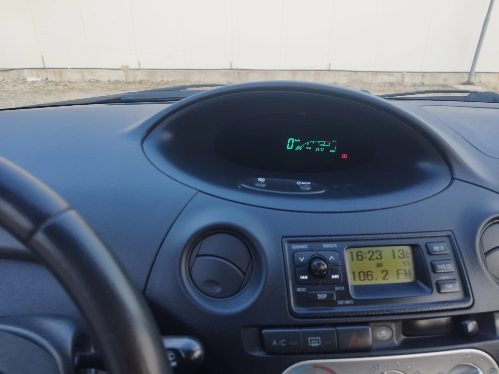Toyota Yaris 1.4 D4D-FACELIFT | Mobile.bg — изображение 14
