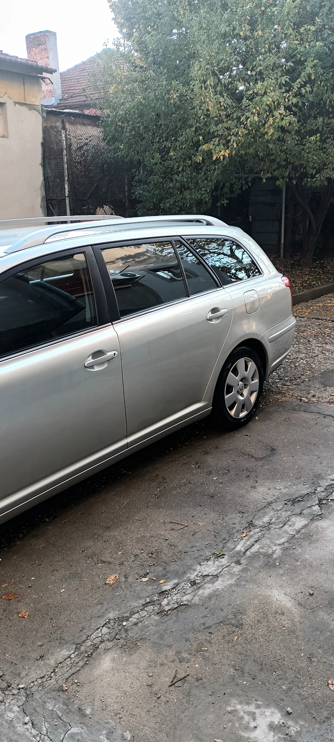 Toyota Avensis 2.2d4d - изображение 3