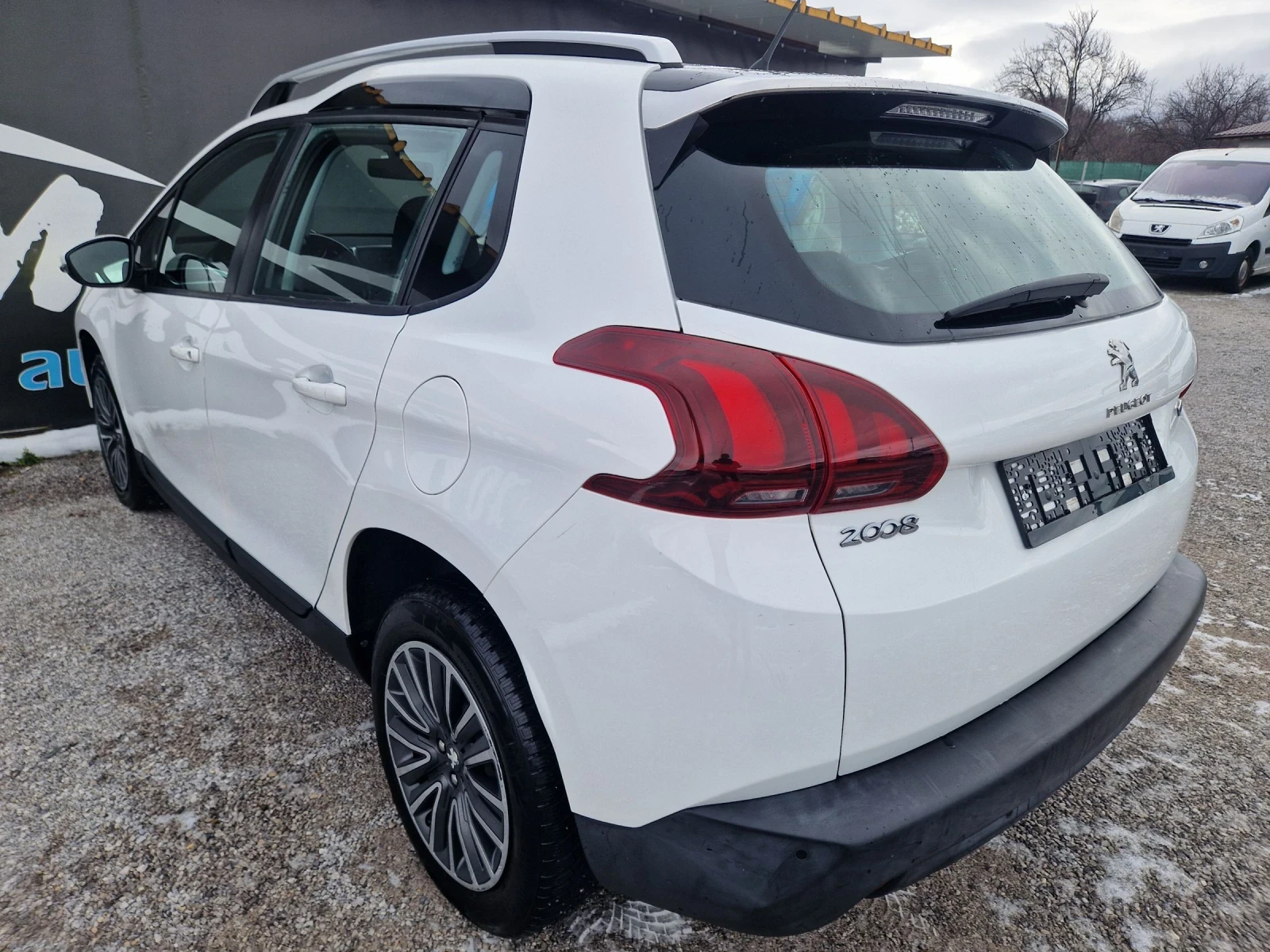 Peugeot 2008 1.2i Facelift - изображение 4