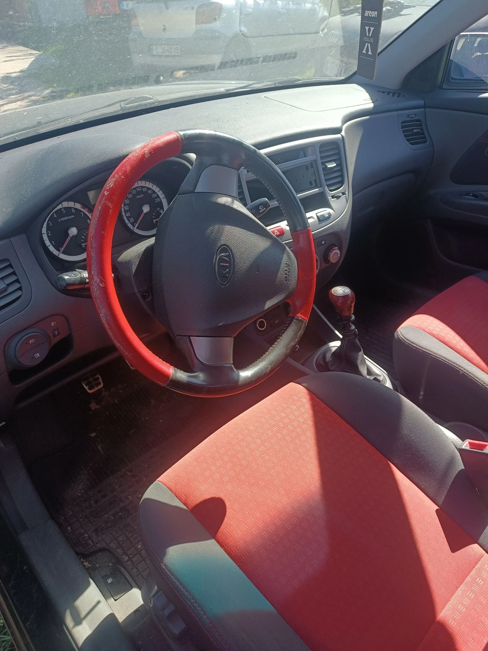 Kia Rio 1.4i, снимка 2 - Автомобили и джипове - 52244270
