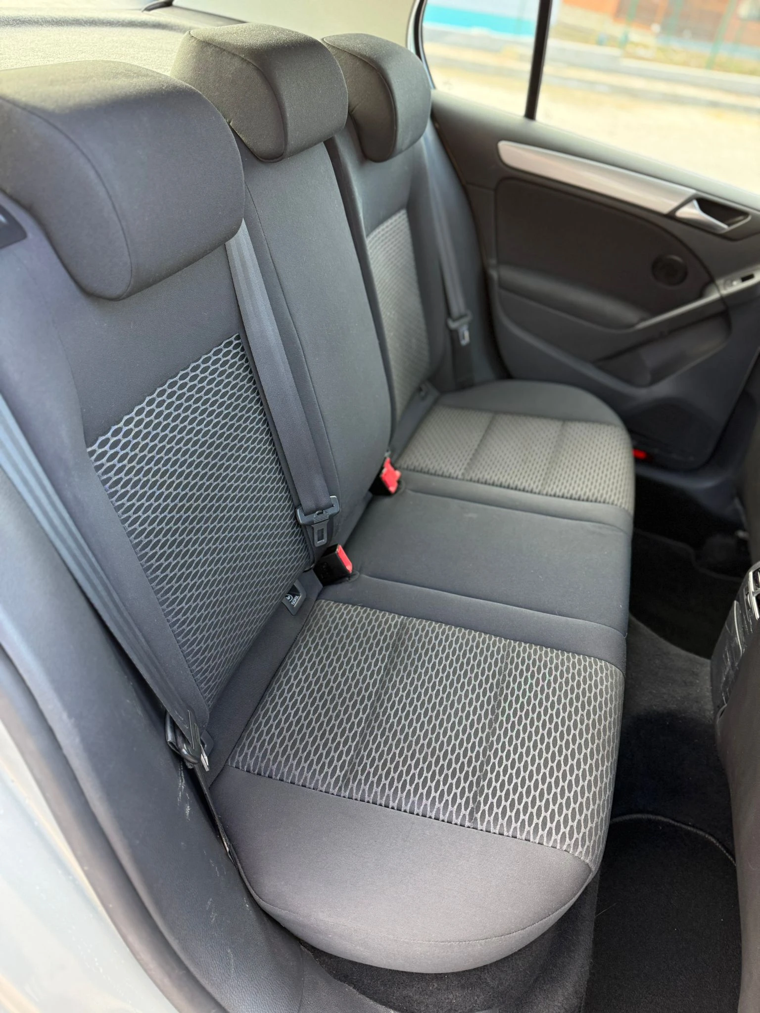 VW Golf 1.6 TDI, снимка 13 - Автомобили и джипове - 53893750