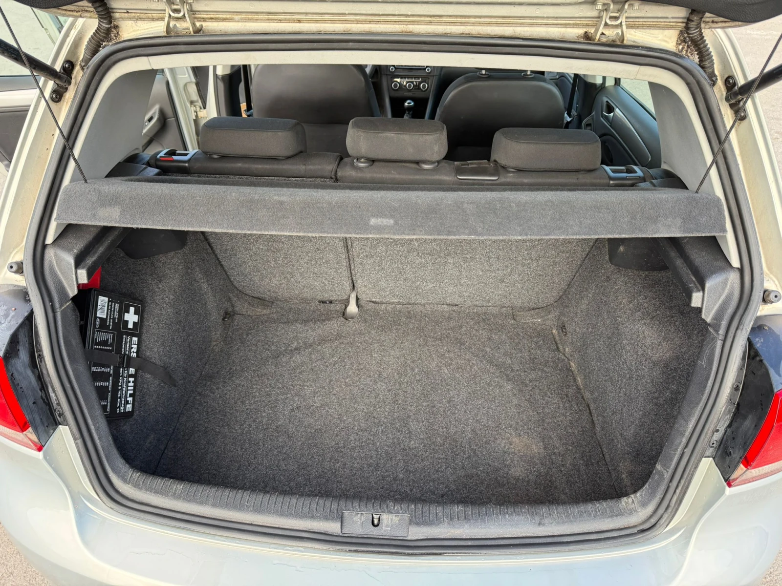 VW Golf 1.6 TDI, снимка 14 - Автомобили и джипове - 53893750