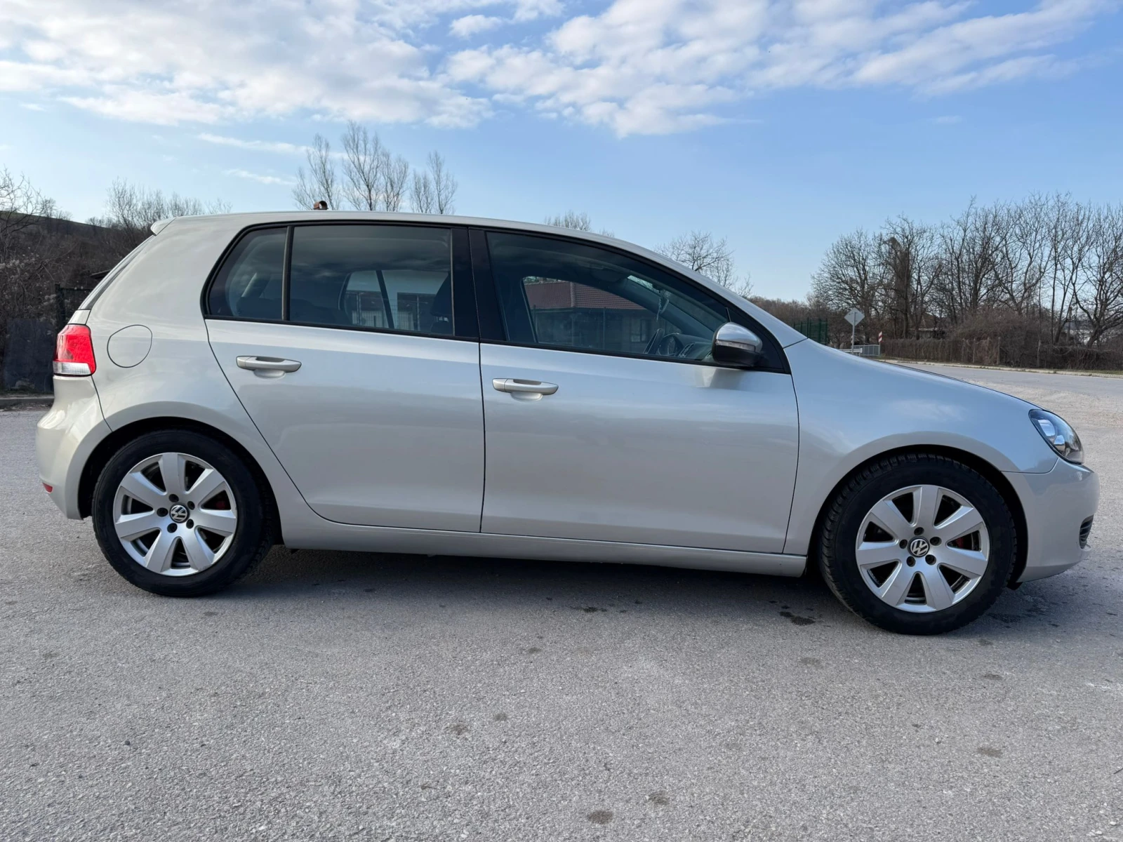 VW Golf 1.6 TDI, снимка 8 - Автомобили и джипове - 53893750