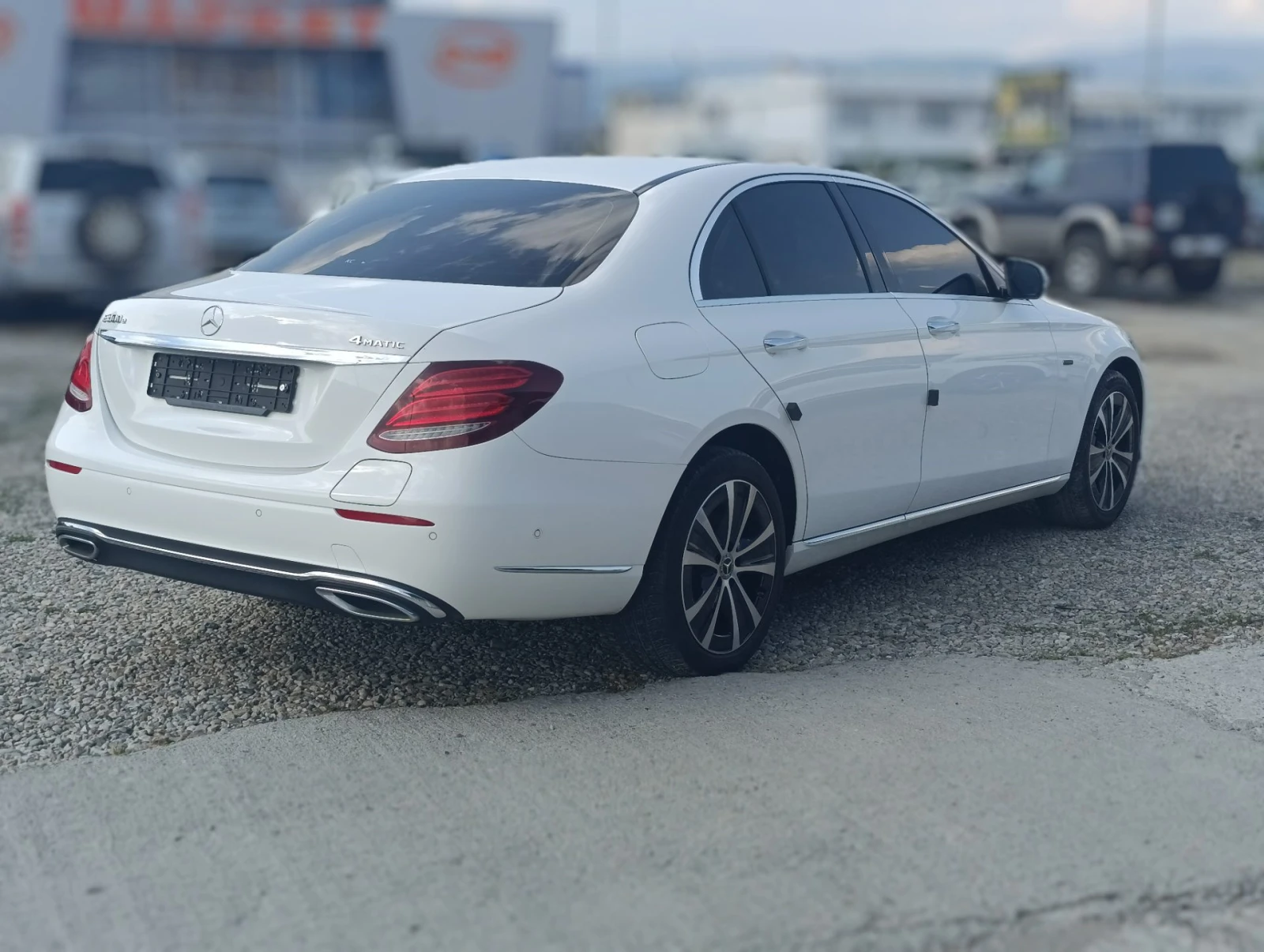 Mercedes-Benz E 300 4MATIC Exclusive , снимка 4 - Автомобили и джипове - 55097809
