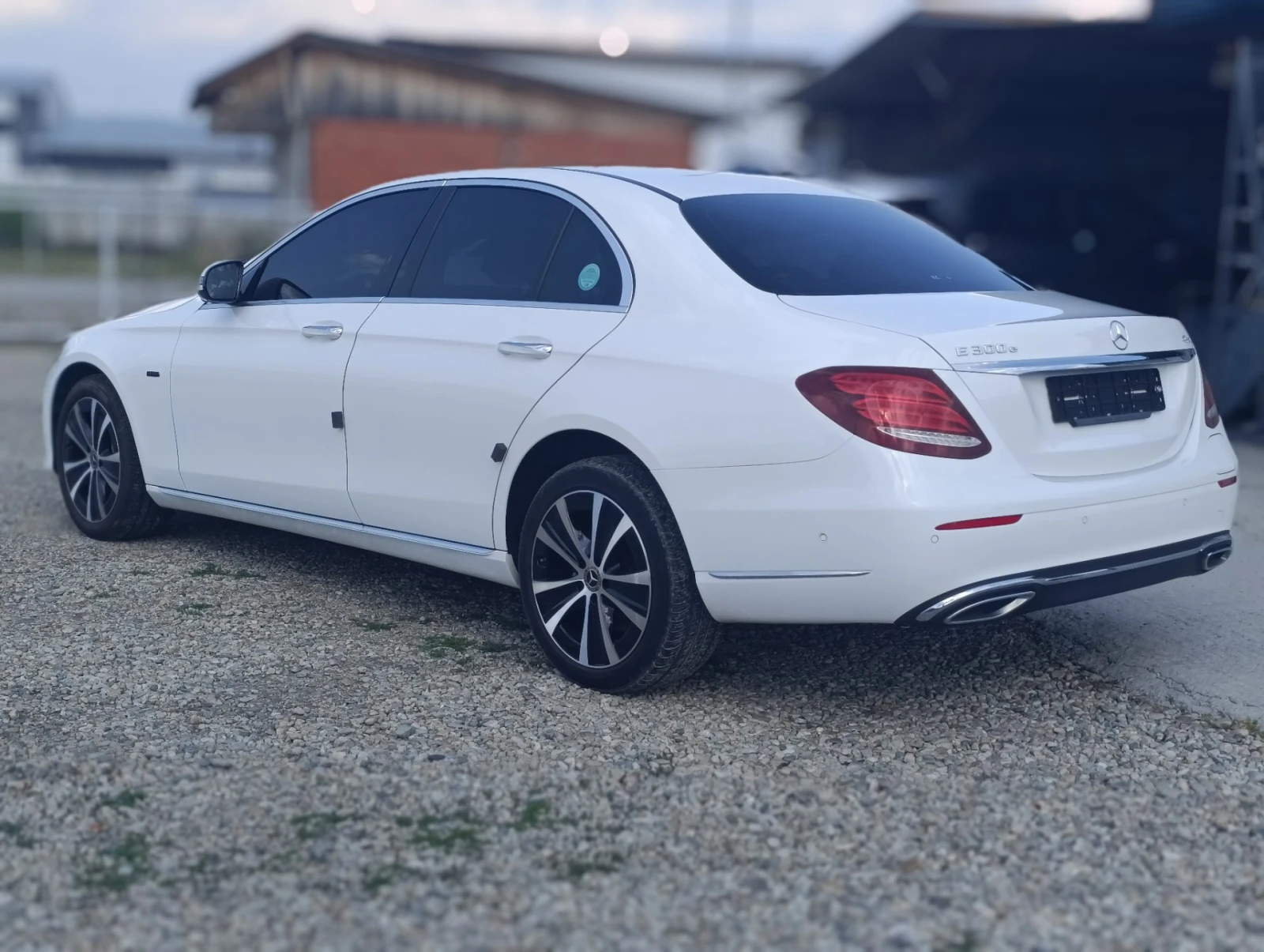 Mercedes-Benz E 300 4MATIC Exclusive , снимка 6 - Автомобили и джипове - 55097809
