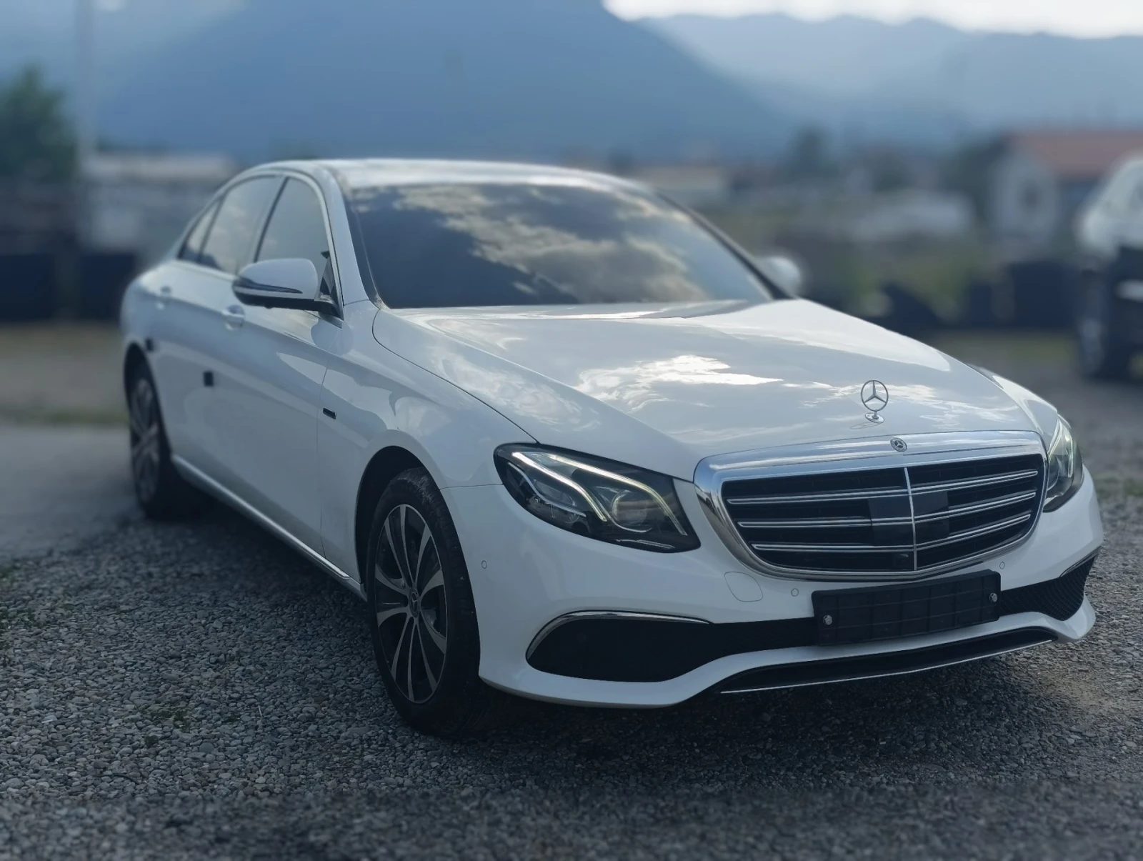 Mercedes-Benz E 300 4MATIC Exclusive , снимка 3 - Автомобили и джипове - 55097809