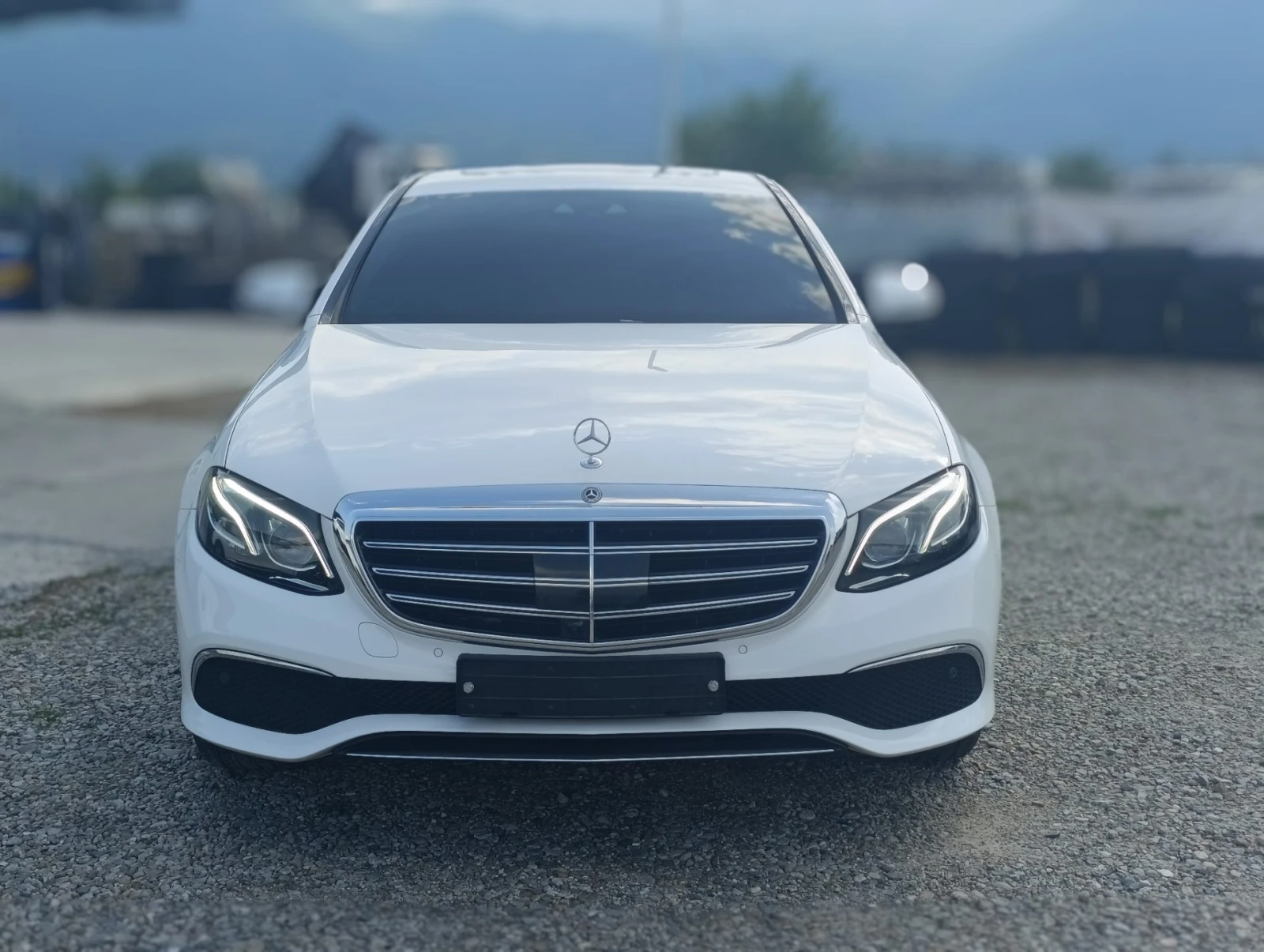 Mercedes-Benz E 300 4MATIC Exclusive , снимка 2 - Автомобили и джипове - 55097809