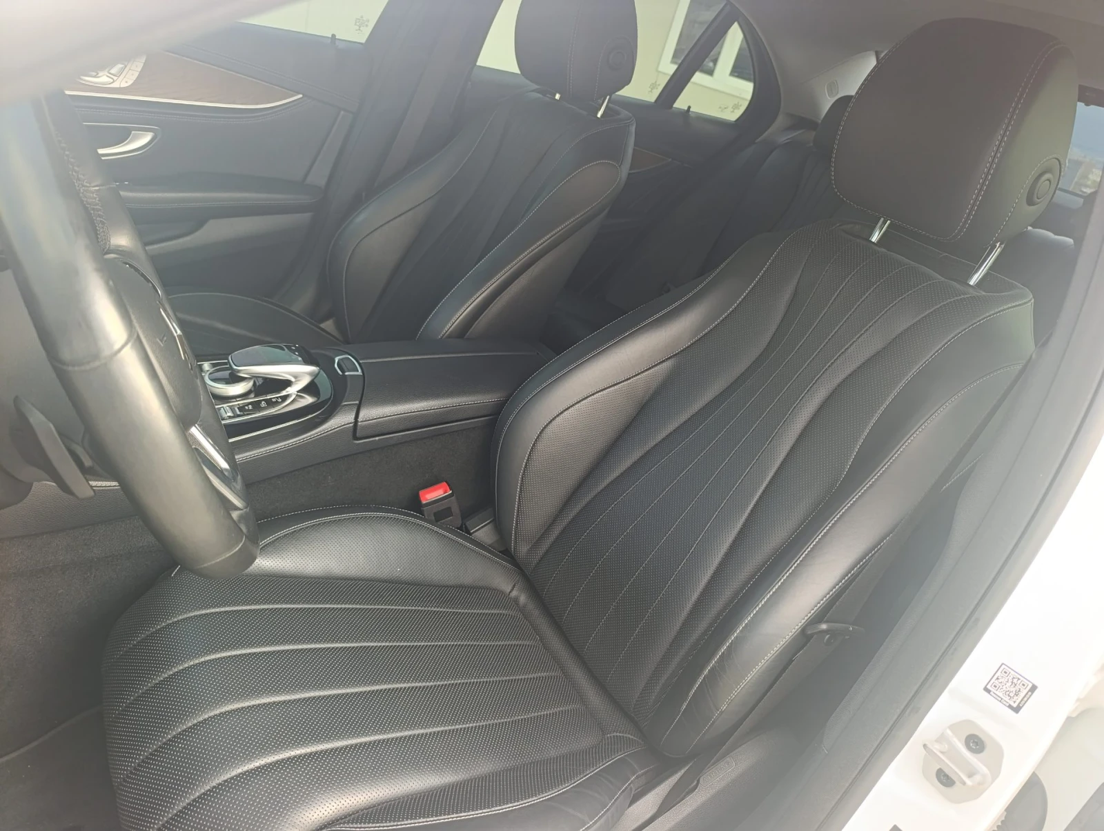 Mercedes-Benz E 300 4MATIC Exclusive , снимка 9 - Автомобили и джипове - 55097809
