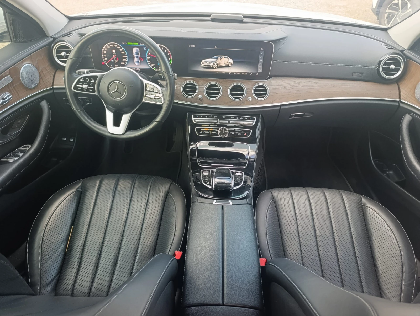 Mercedes-Benz E 300 4MATIC Exclusive , снимка 15 - Автомобили и джипове - 55097809