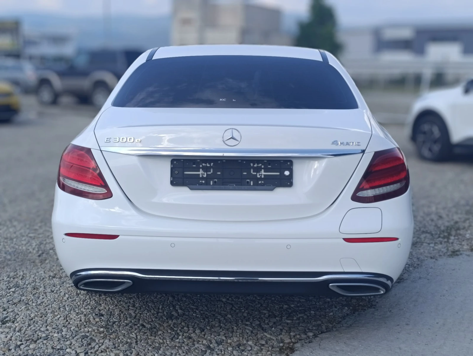 Mercedes-Benz E 300 4MATIC Exclusive , снимка 5 - Автомобили и джипове - 55097809