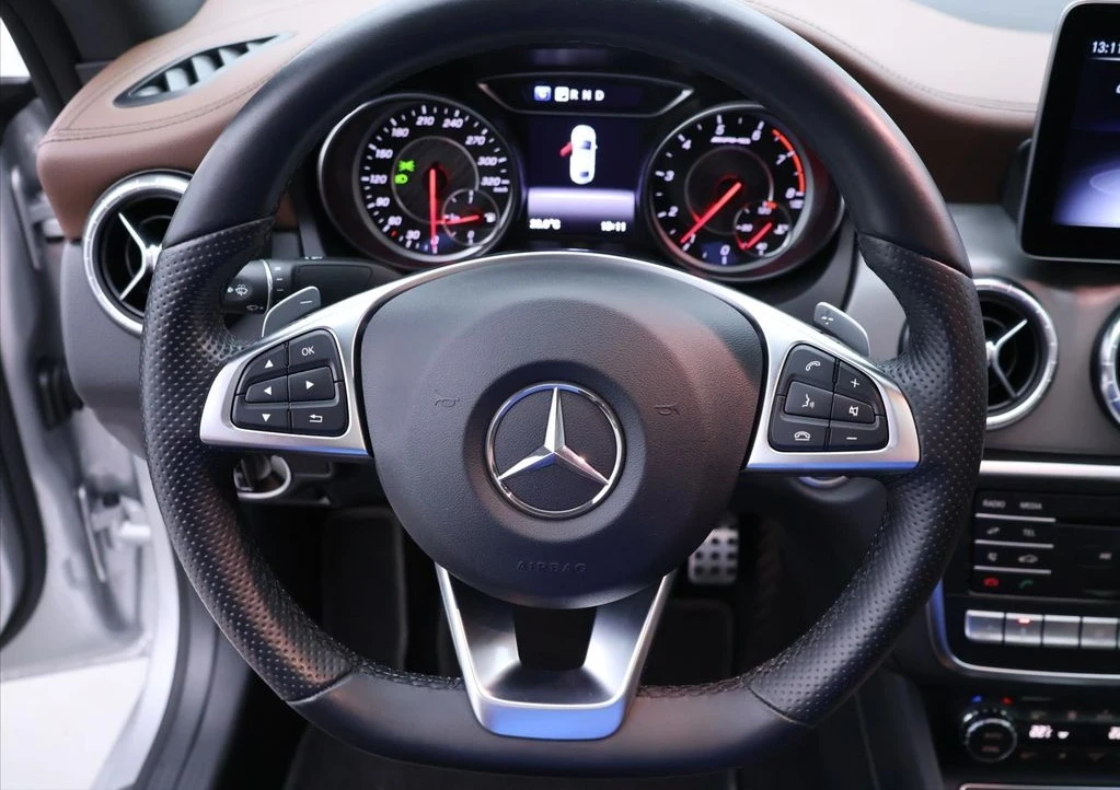 Mercedes-Benz CLA 45 AMG, снимка 6 - Автомобили и джипове - 54150096