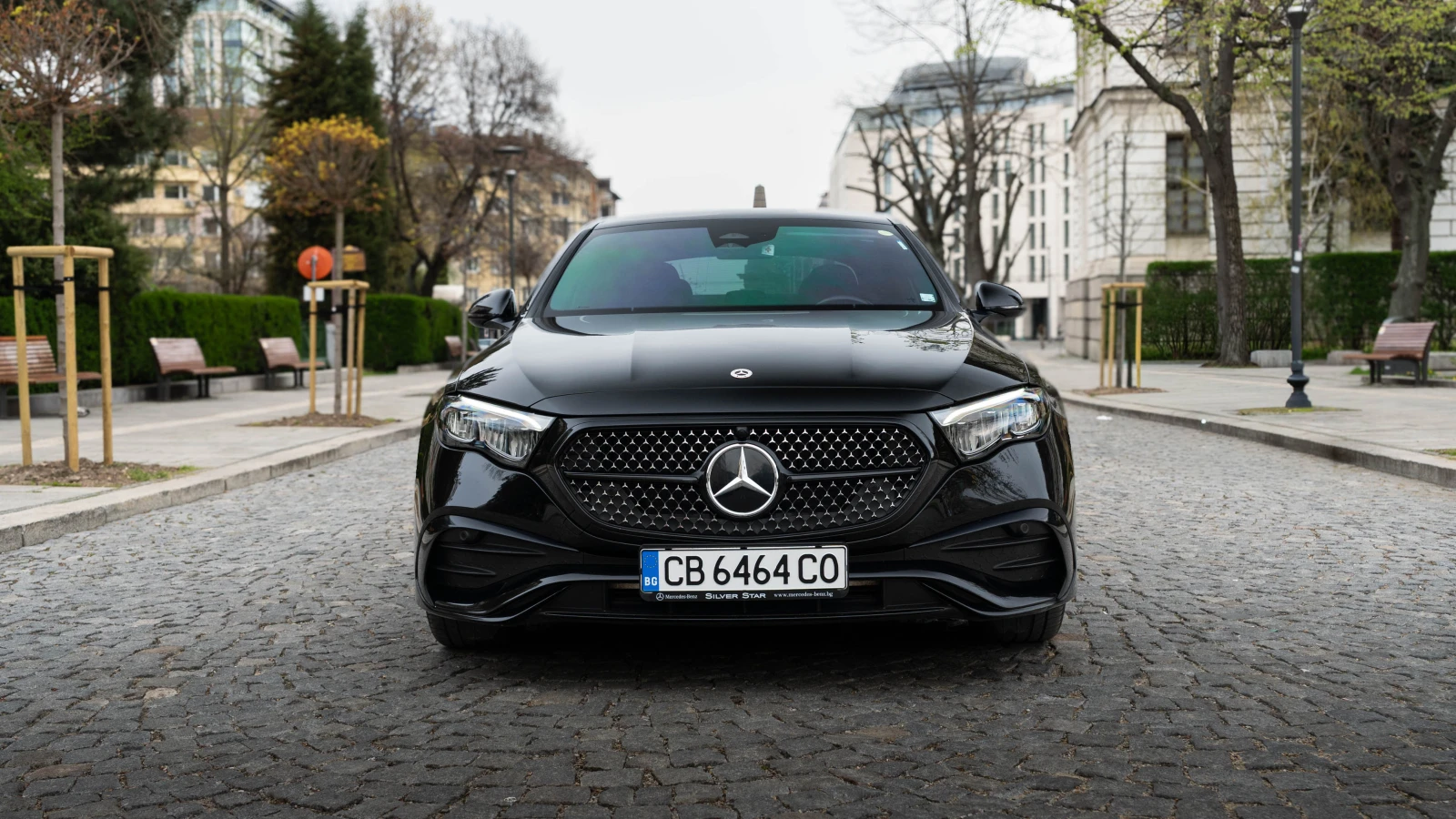 Mercedes-Benz E 200 AMG Line * Гаранция * , снимка 2 - Автомобили и джипове - 54254524