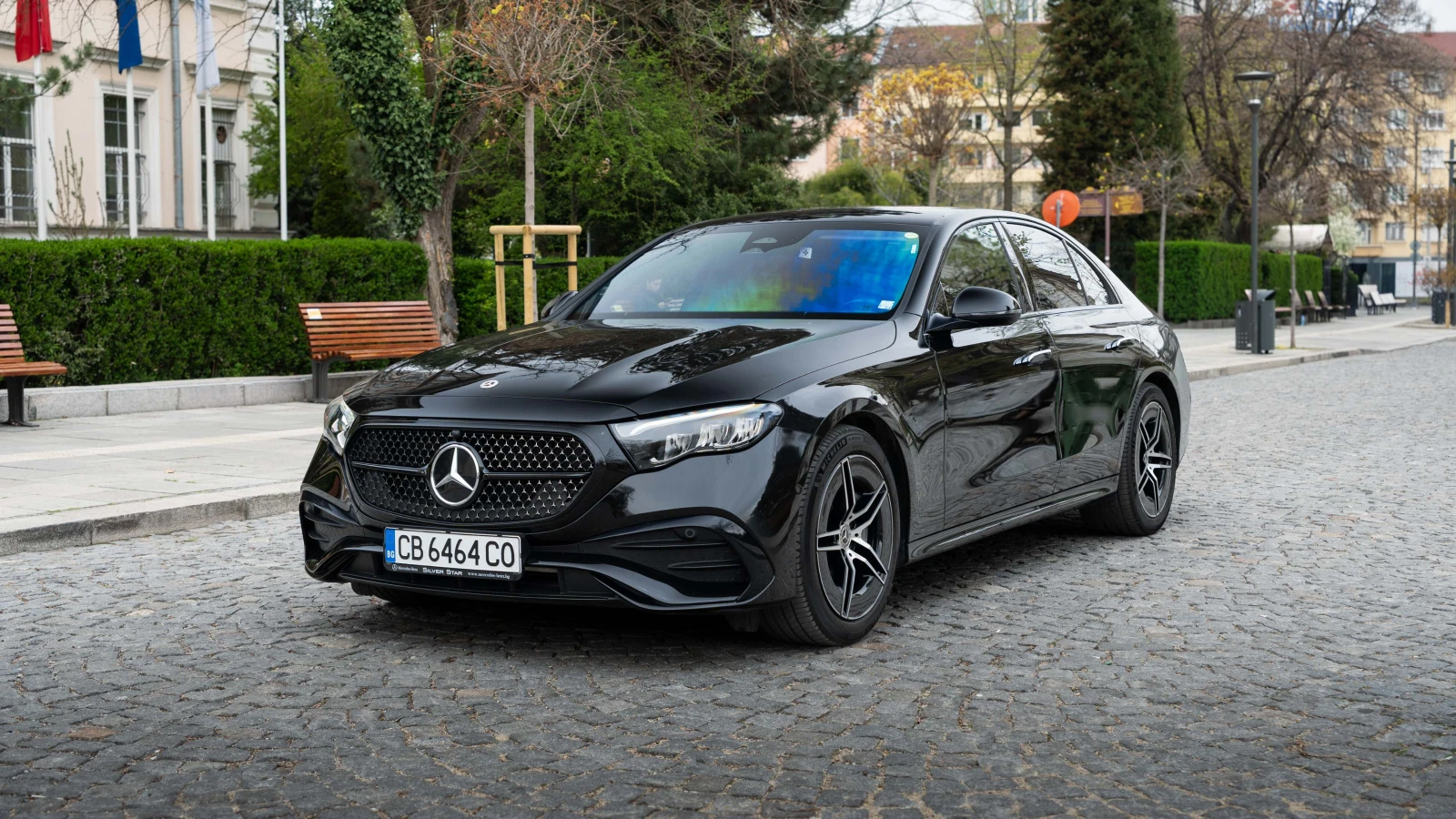 Mercedes-Benz E 200 AMG Line * Гаранция * , снимка 3 - Автомобили и джипове - 54254524