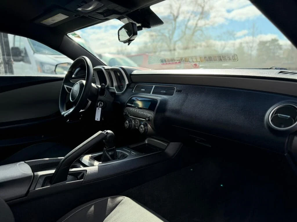 Chevrolet Camaro 1LS Coupe RWD, снимка 13 - Автомобили и джипове - 54573673