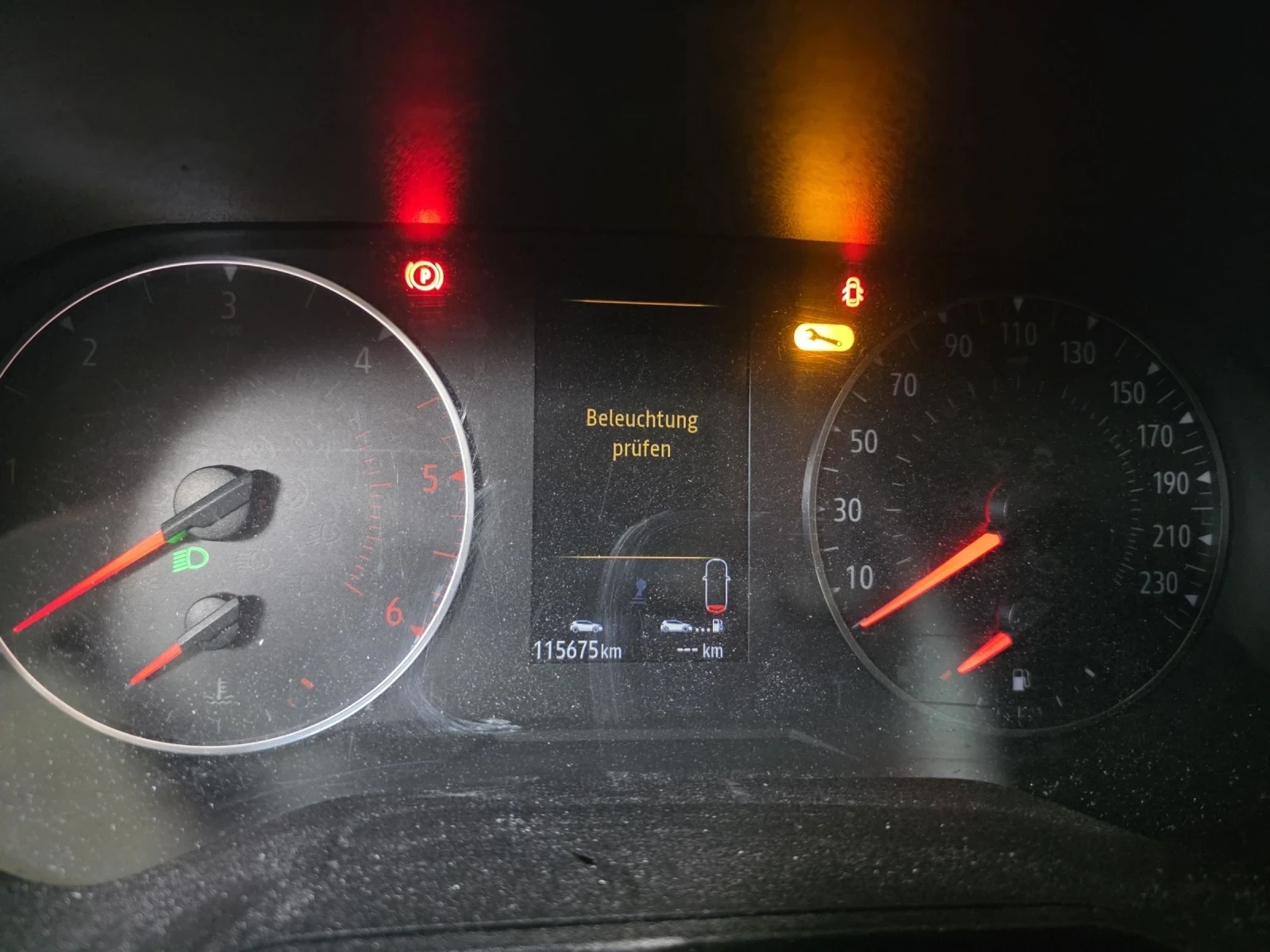 Renault Clio 1.5 dci, снимка 12 - Автомобили и джипове - 54655193