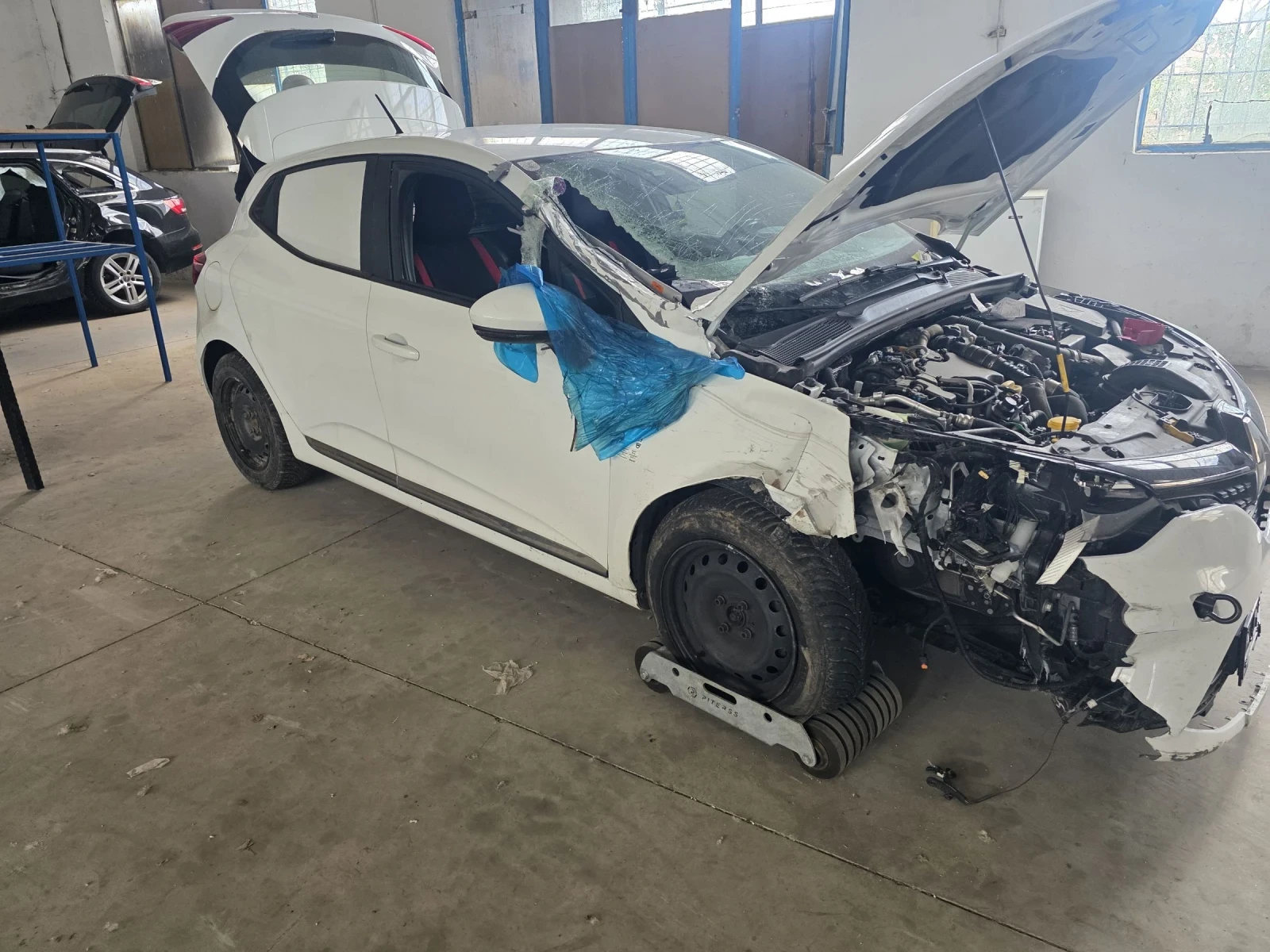 Renault Clio 1.5 dci, снимка 7 - Автомобили и джипове - 54655193