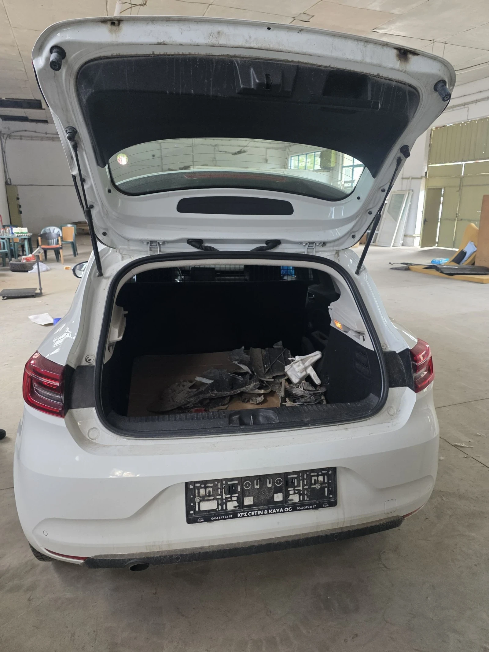 Renault Clio 1.5 dci, снимка 8 - Автомобили и джипове - 54655193