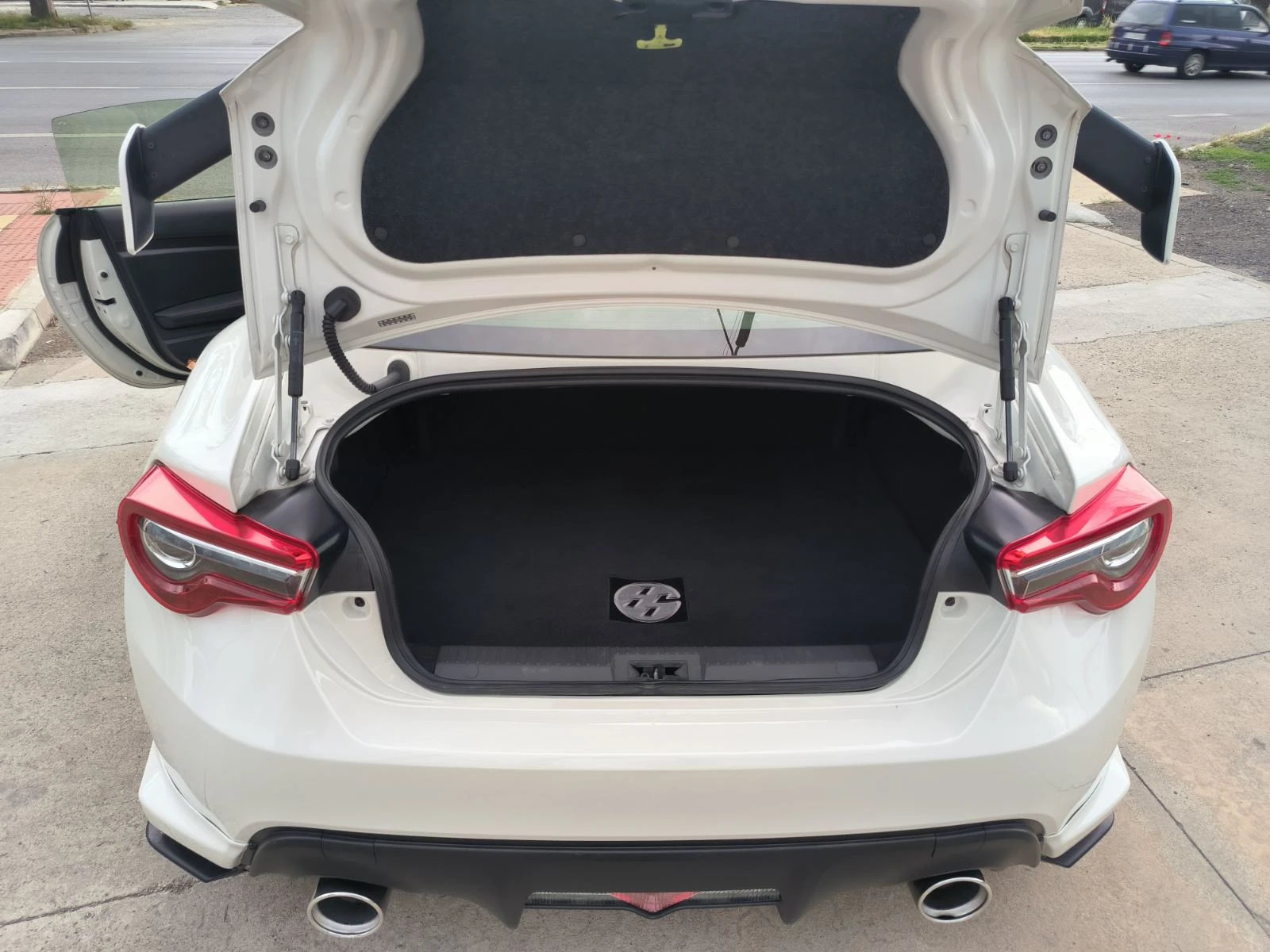 Subaru BRZ 2.0i-Automat-Euro-6-Keyless-Kamera, снимка 10 - Автомобили и джипове - 54750783