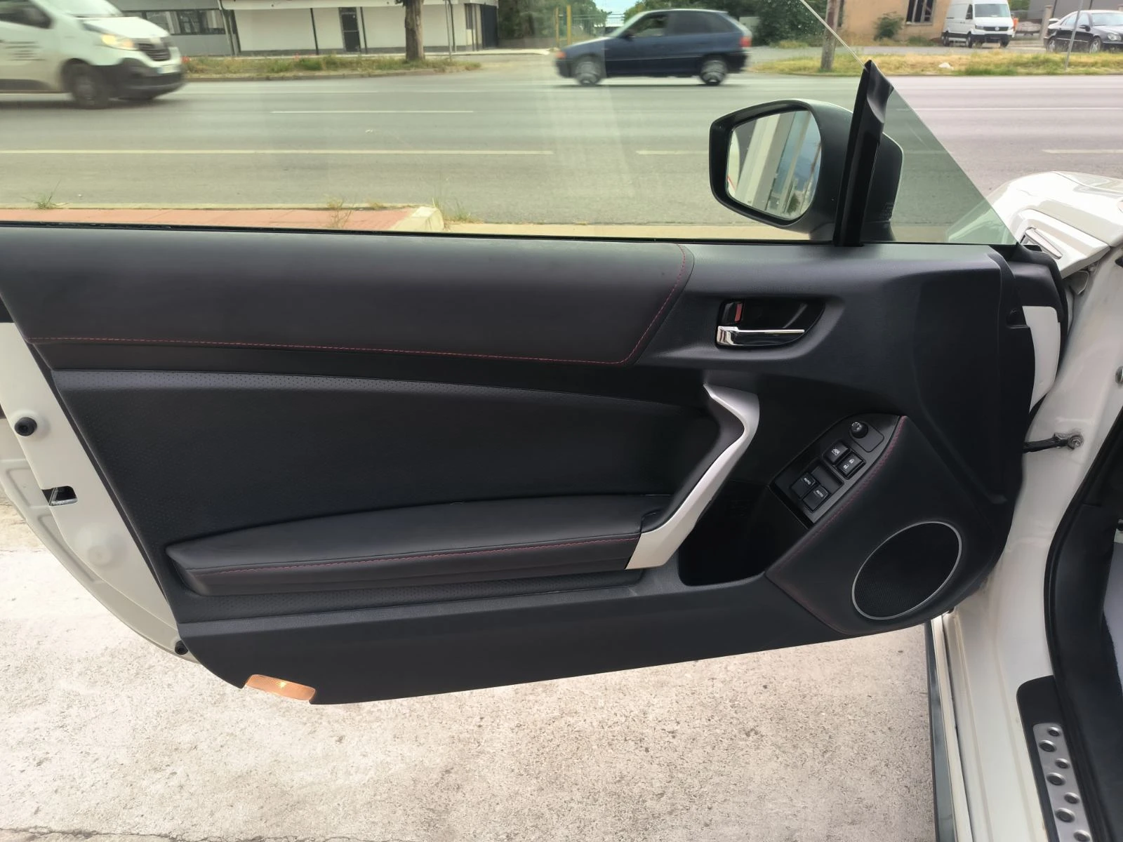 Subaru BRZ 2.0i-Automat-Euro-6-Keyless-Kamera, снимка 11 - Автомобили и джипове - 54750783