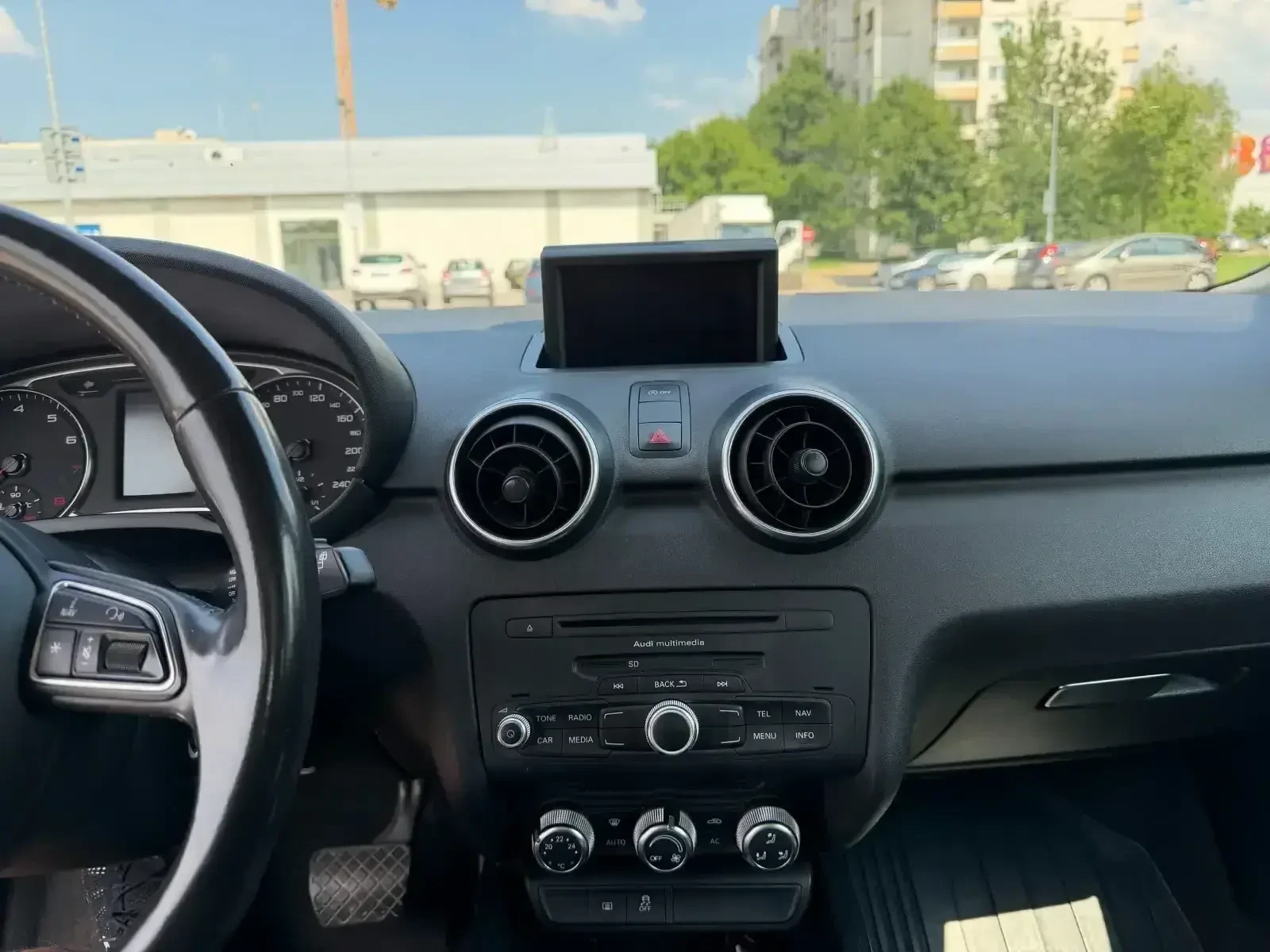 Audi A1, снимка 8 - Автомобили и джипове - 54812273