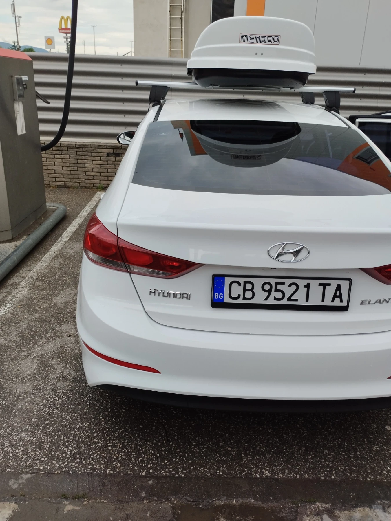 Hyundai Elantra 1, 6 crdi, Бартер , снимка 3 - Автомобили и джипове - 54815604
