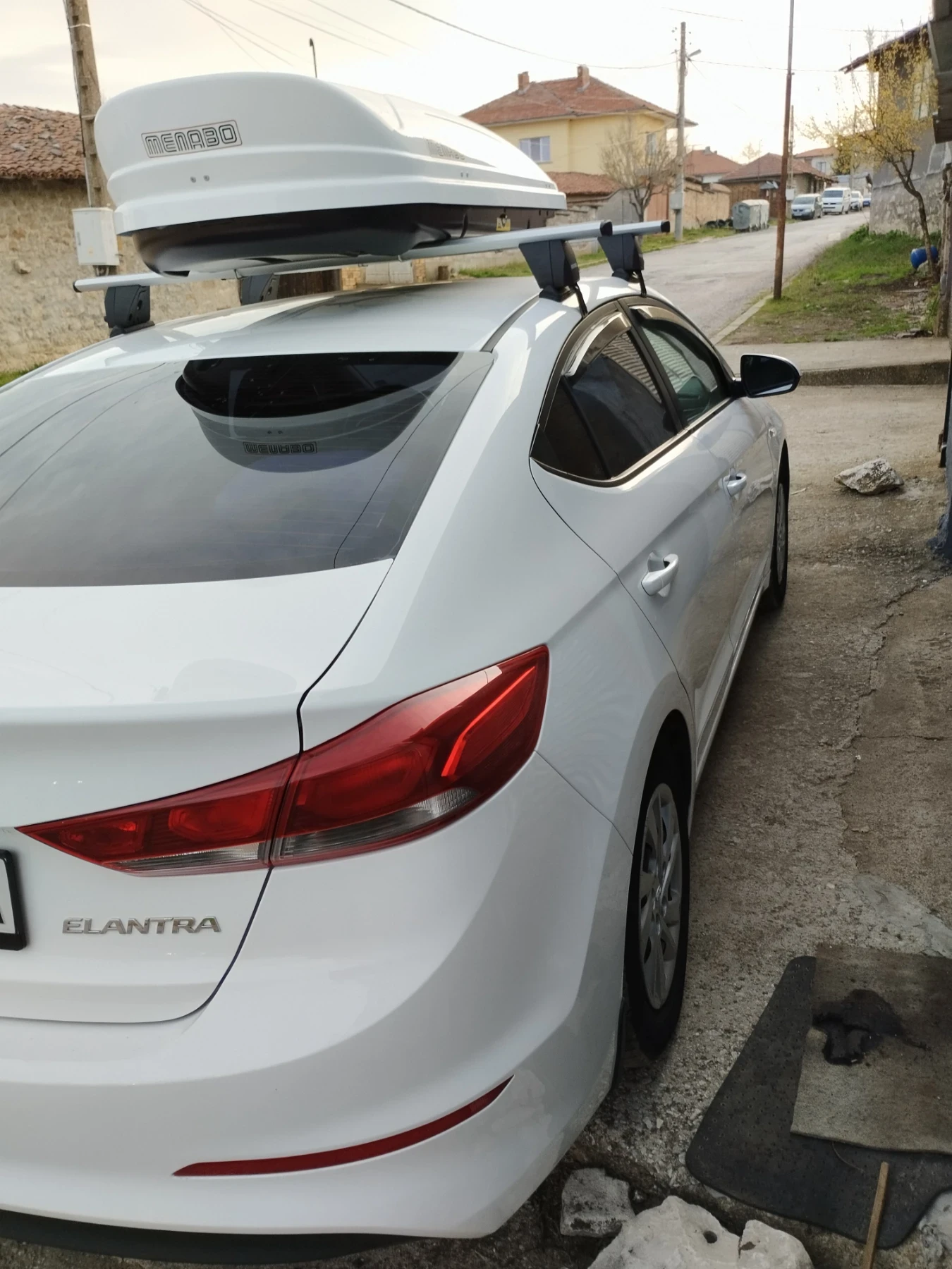 Hyundai Elantra 1, 6 crdi, Бартер , снимка 15 - Автомобили и джипове - 54815604