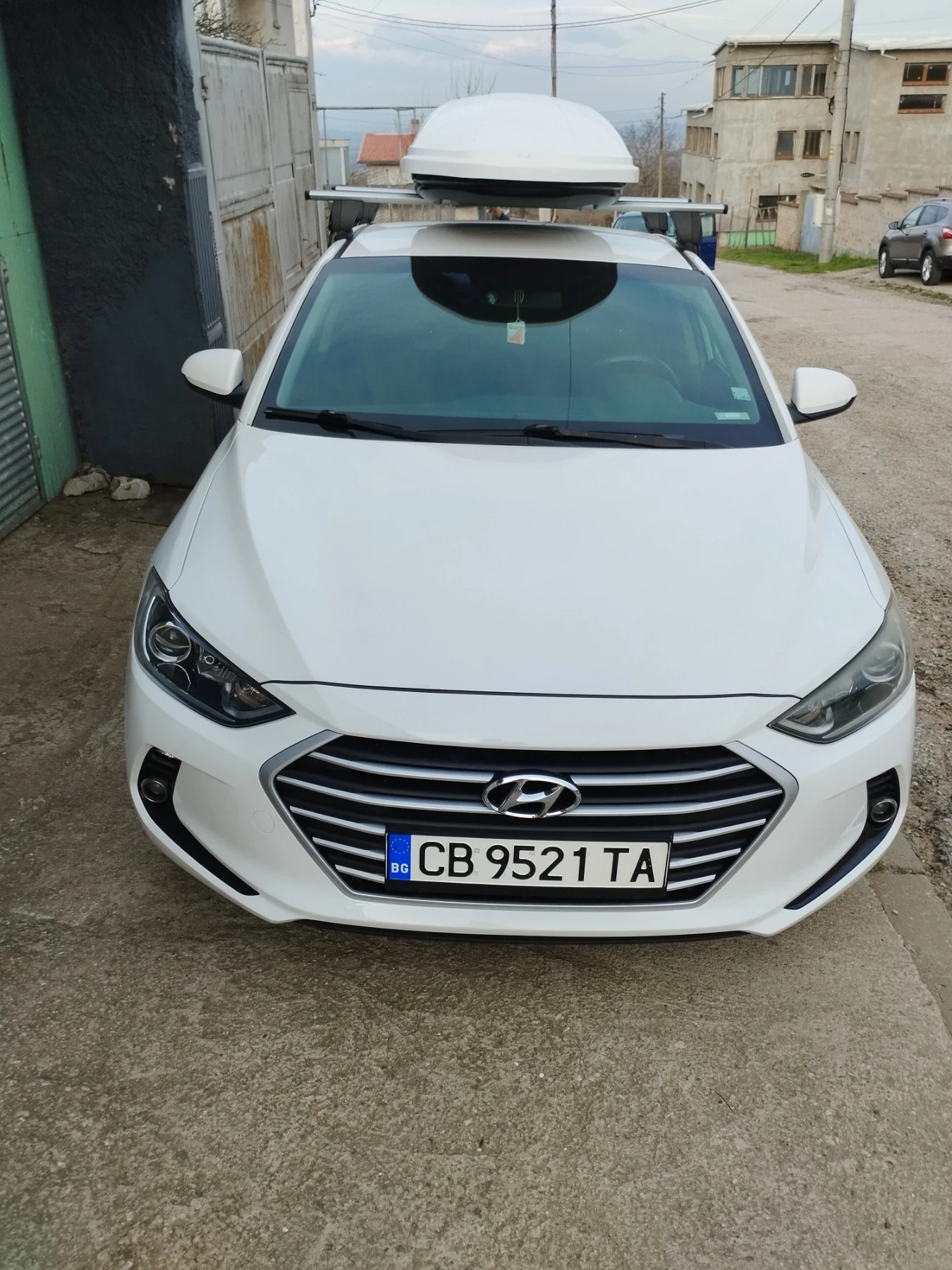 Hyundai Elantra 1, 6 crdi, Бартер , снимка 4 - Автомобили и джипове - 54815604