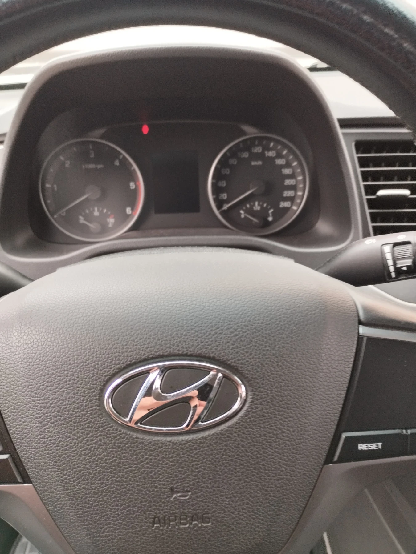 Hyundai Elantra 1, 6 crdi, Бартер , снимка 7 - Автомобили и джипове - 54815604