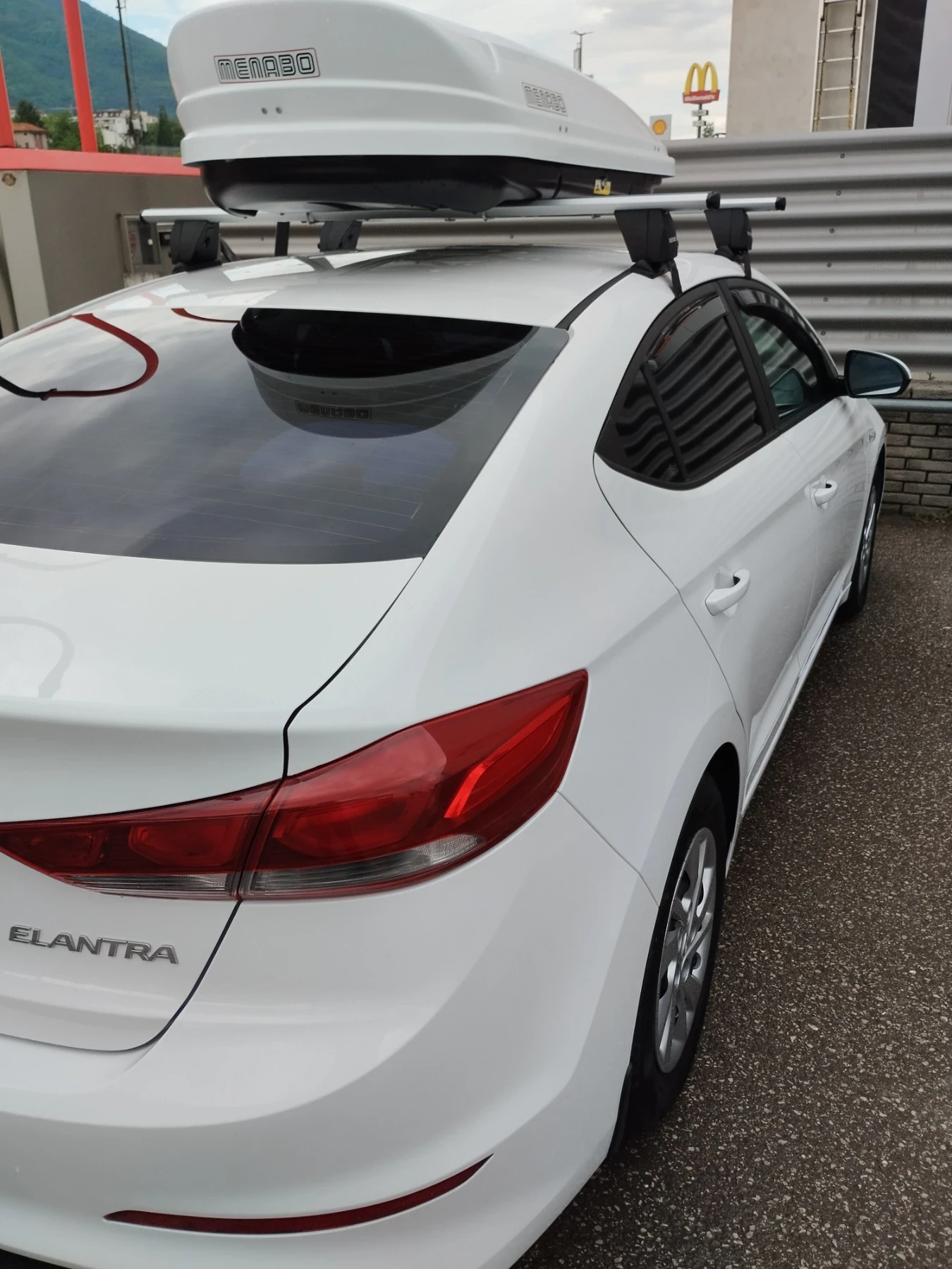 Hyundai Elantra 1, 6 crdi, Бартер , снимка 16 - Автомобили и джипове - 54815604