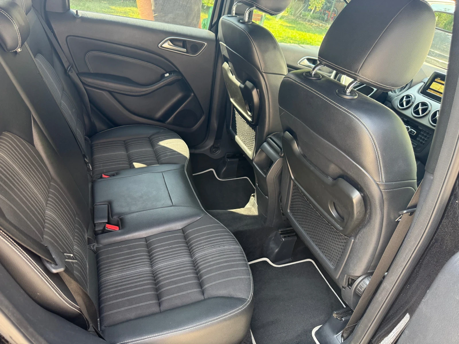 Mercedes-Benz B 180 * PREMIUM* Автоматик* Дистроник* Navi* LED* , снимка 10 - Автомобили и джипове - 55433673