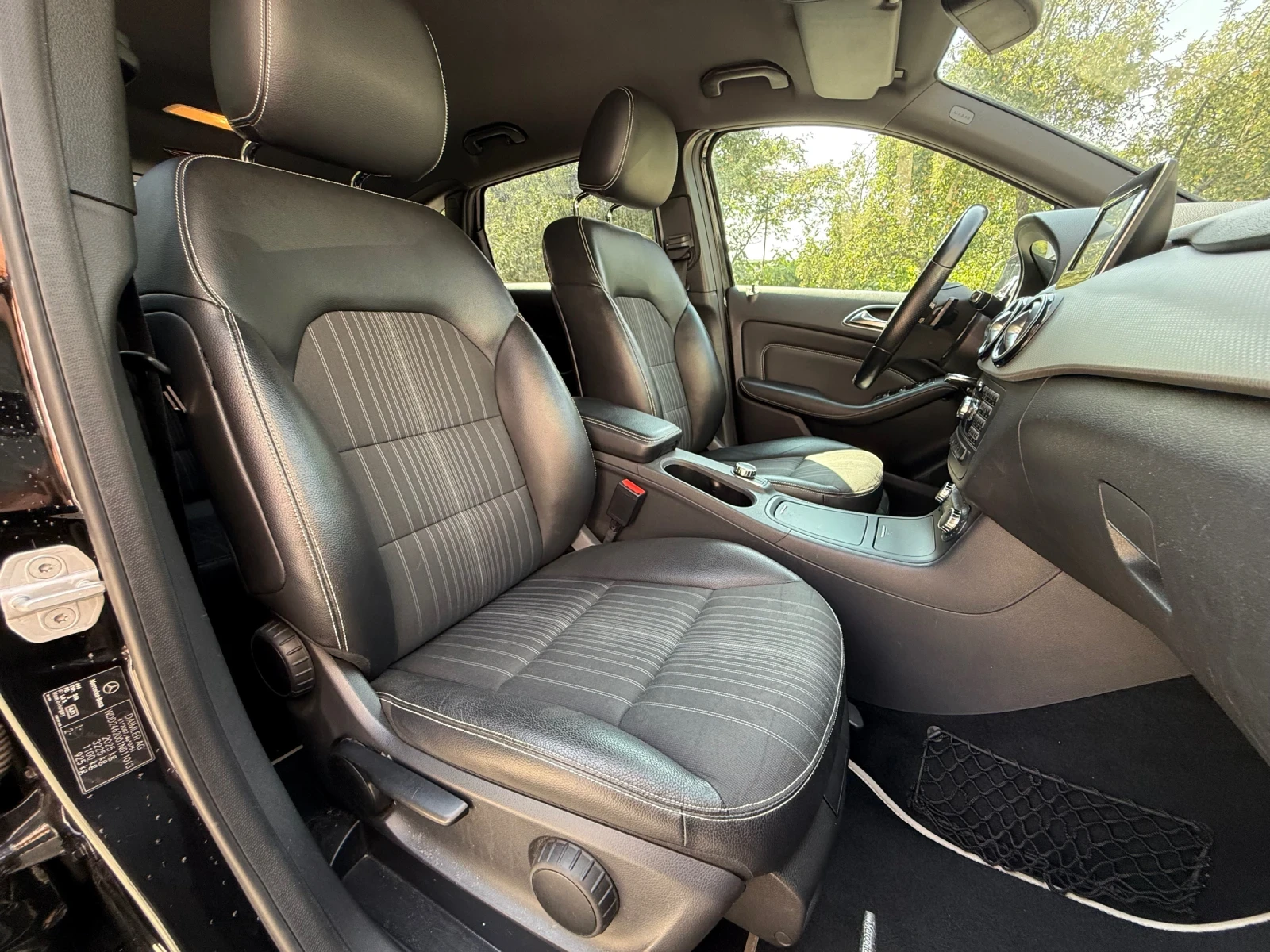 Mercedes-Benz B 180 * PREMIUM* Автоматик* Дистроник* Navi* LED* , снимка 13 - Автомобили и джипове - 55433673